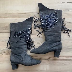 Adorable Grey Leather Suede Fringe Heel Boots size 7